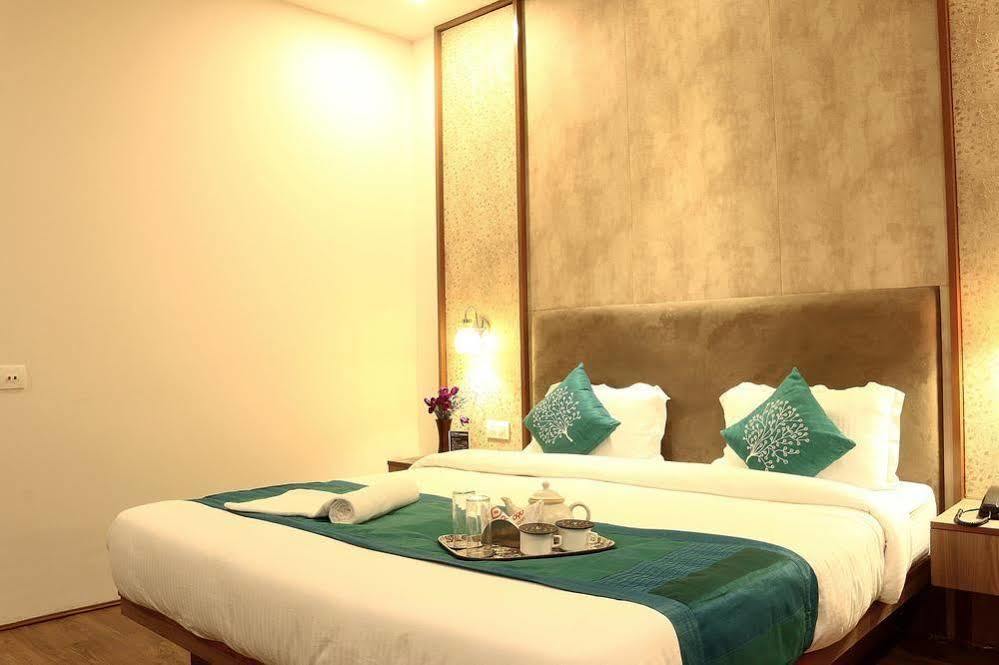 Vaccinated Staff - Capital O 7899 Casa Hotel Kolkata Ngoại thất bức ảnh